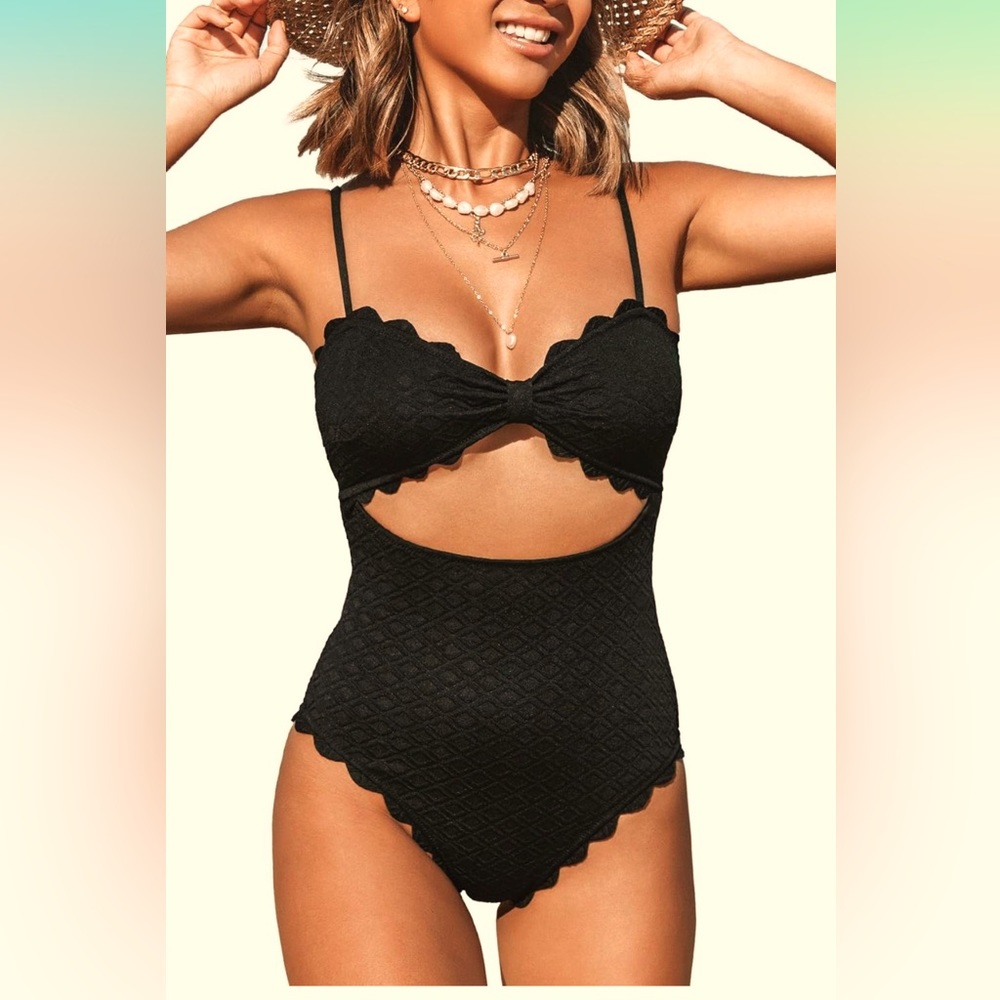 Cupshe Scalloped One-Piece Black Swimsuit - Large